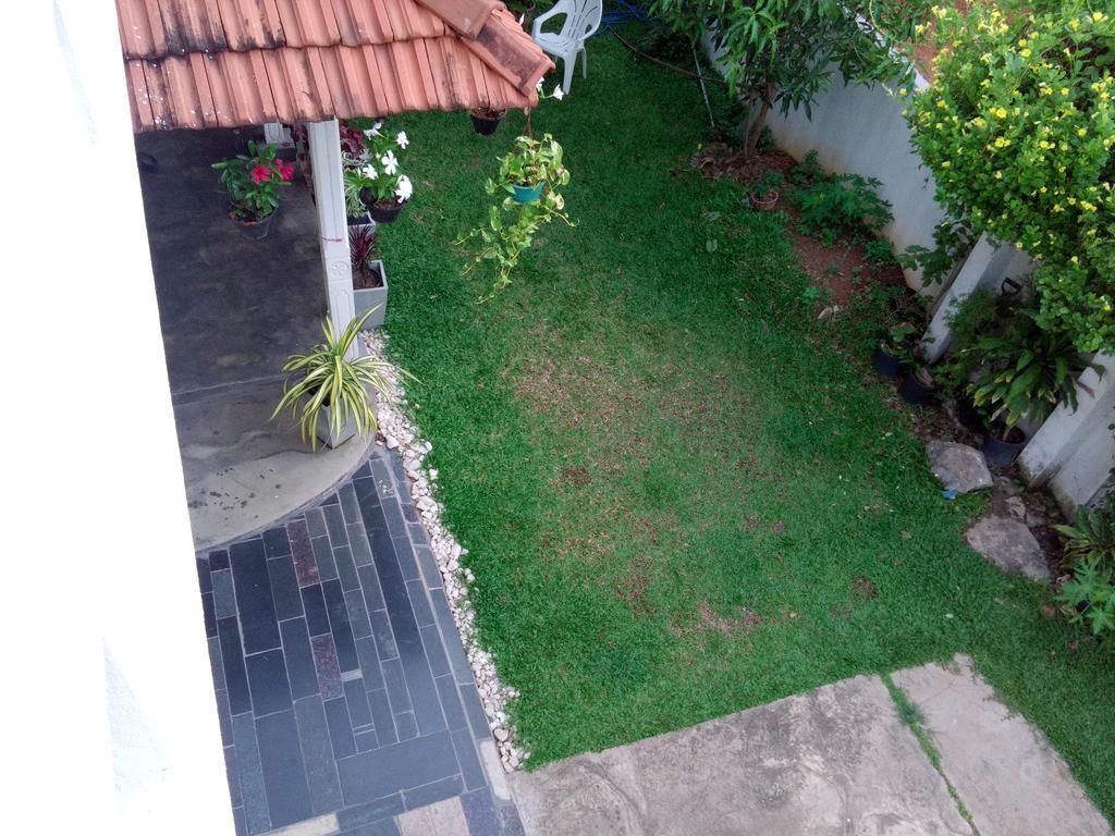 Chelli Homestay Негомбо Экстерьер фото