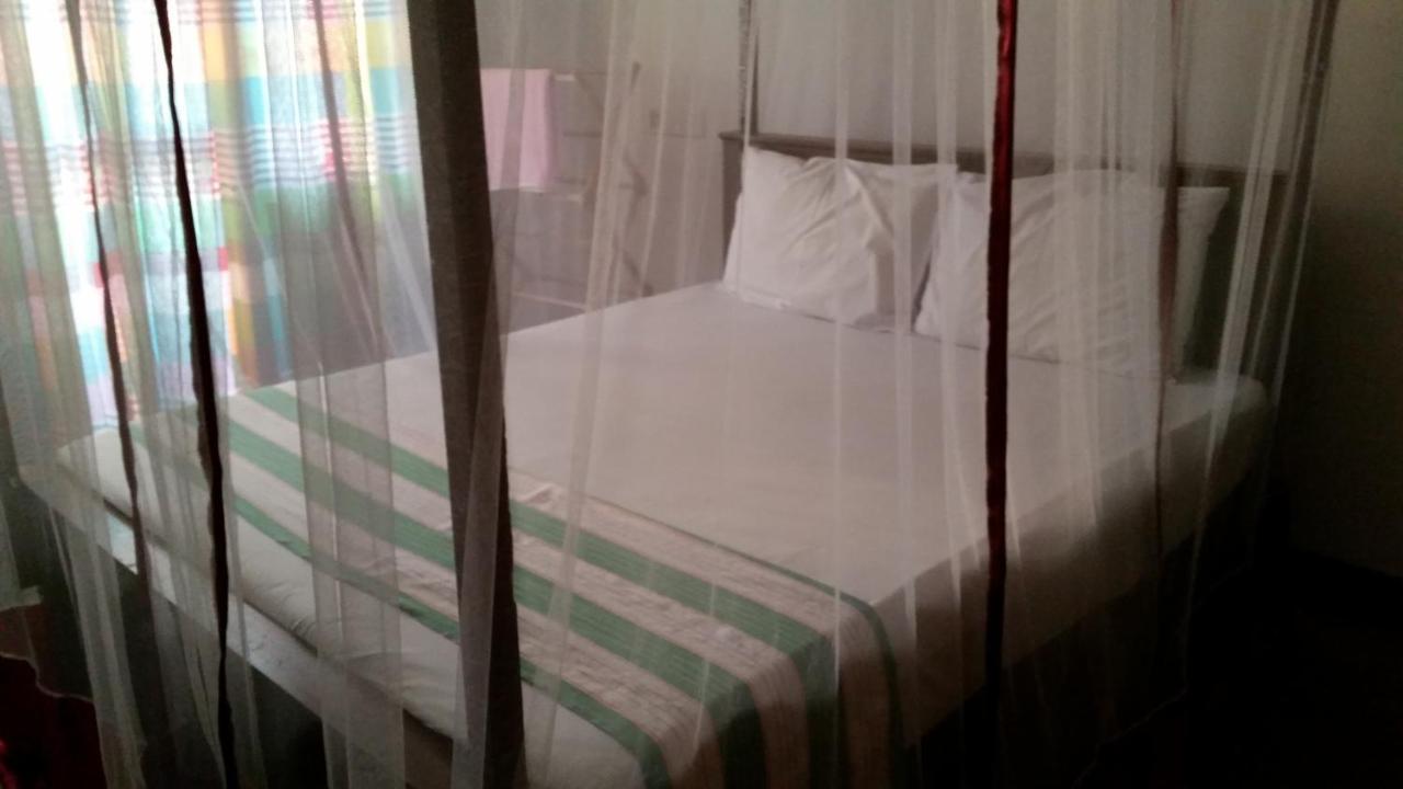 Chelli Homestay Негомбо Экстерьер фото