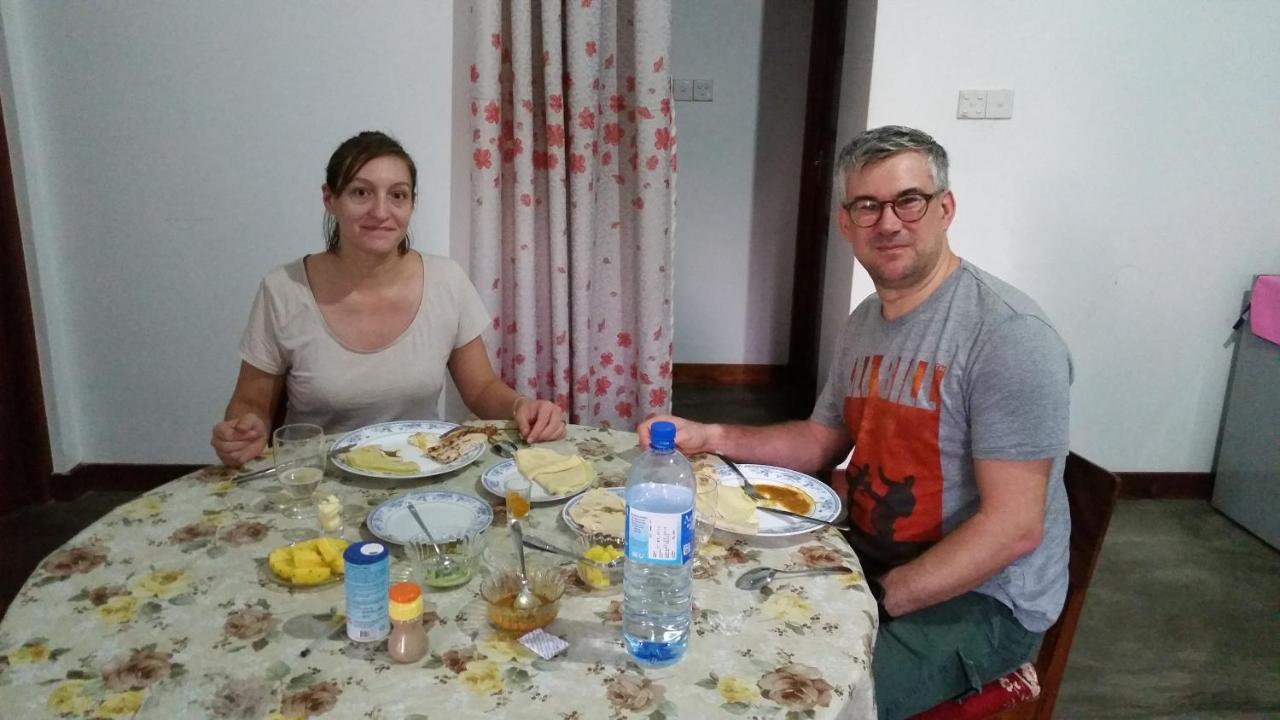 Chelli Homestay Негомбо Экстерьер фото